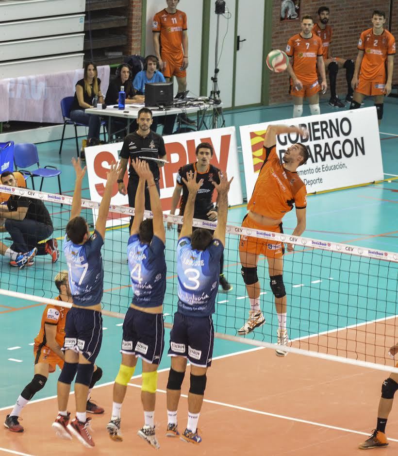 El Fundación Cajasol Juvasa Voley no puede ante un C.V. Teruel superior